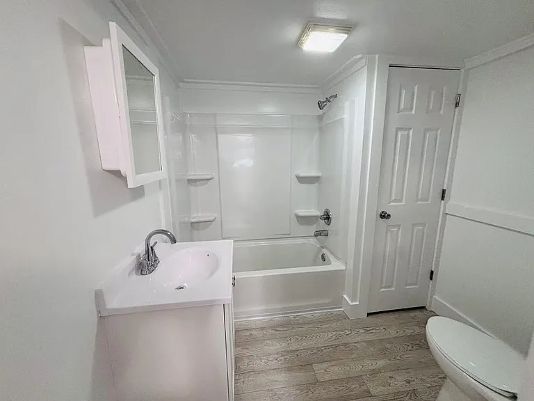809 W 10th St — Photo 8