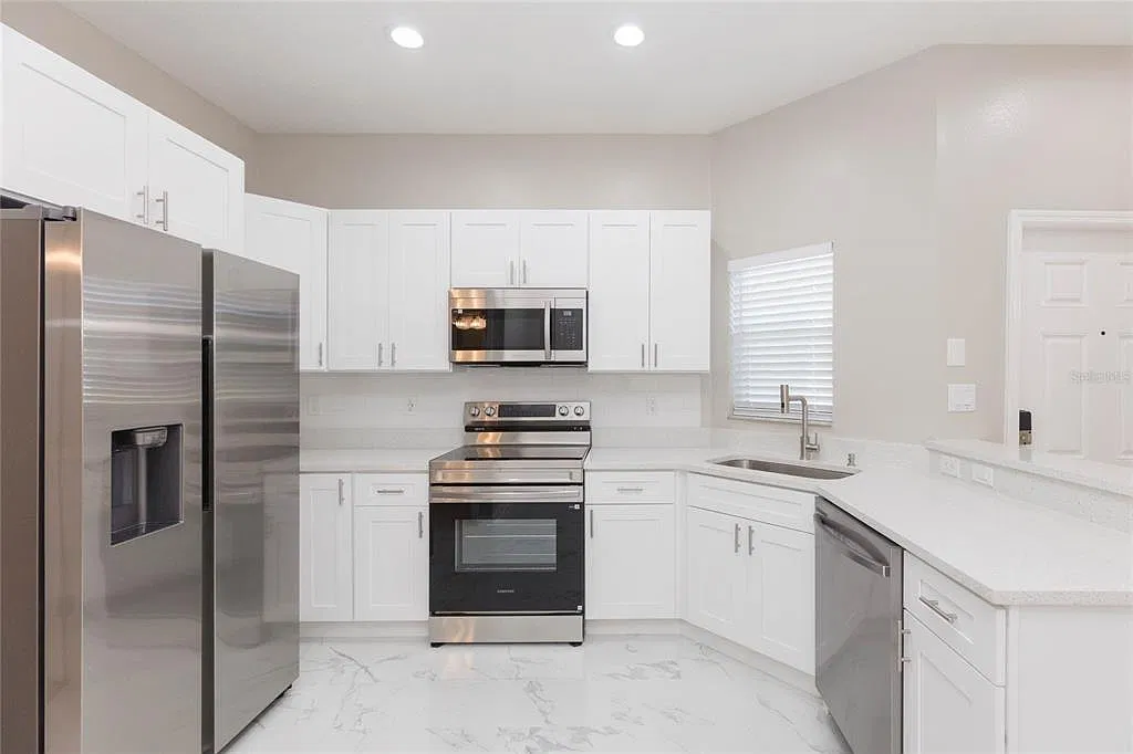4 bed, 3.0 bath, 1576 sqft, $2,200 — Photo 4