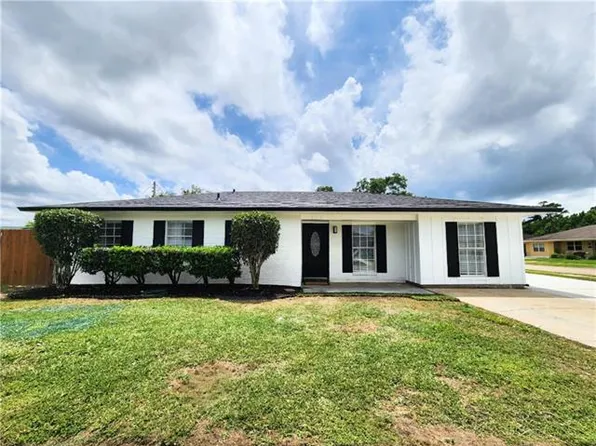121 Alfred St, Belle Chasse, LA 70037