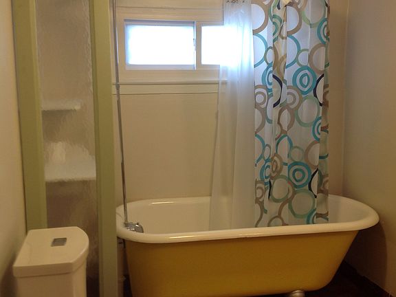 Claw foot tub.