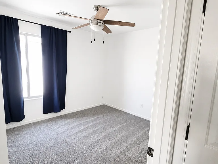 1096 W Desert Valley Dr — Photo 8