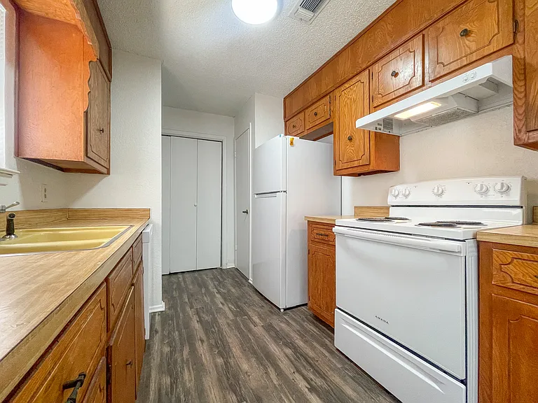 433 W Panther Way — Photo 7