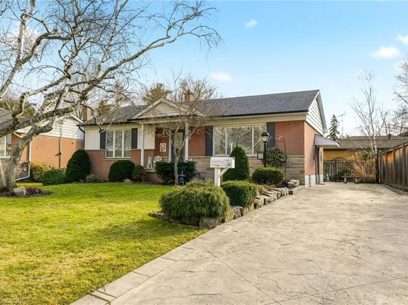 252 Hammersmith Ct, Burlington, ON L7L 4N7