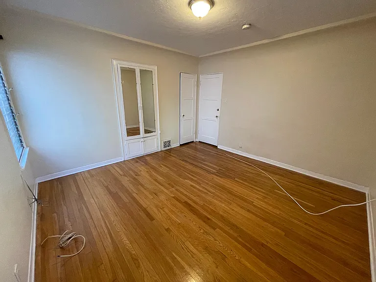 1060 S Corning St — Photo 15