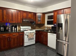 (Undisclosed Address), Lindenhurst, NY 11757