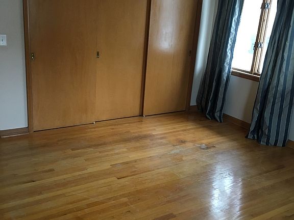 Master bedroom w/large close