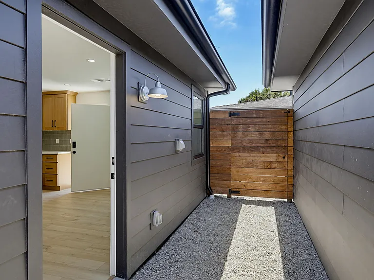 2036 Pomona Ave #C — Photo 24