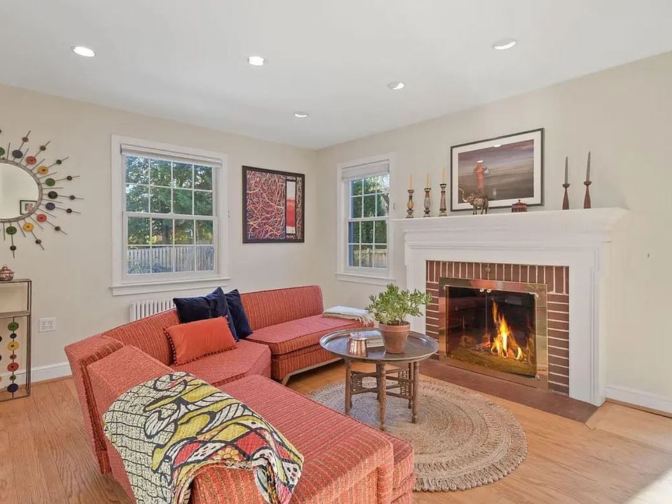 2nd image of 612 Pershing Dr