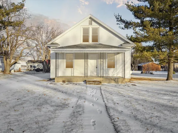 107 Main St, Chana, IL 61015