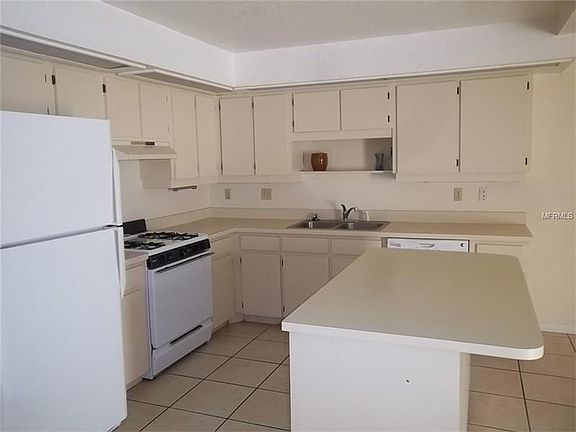 3rd image of 308 Mayfair Pl SW