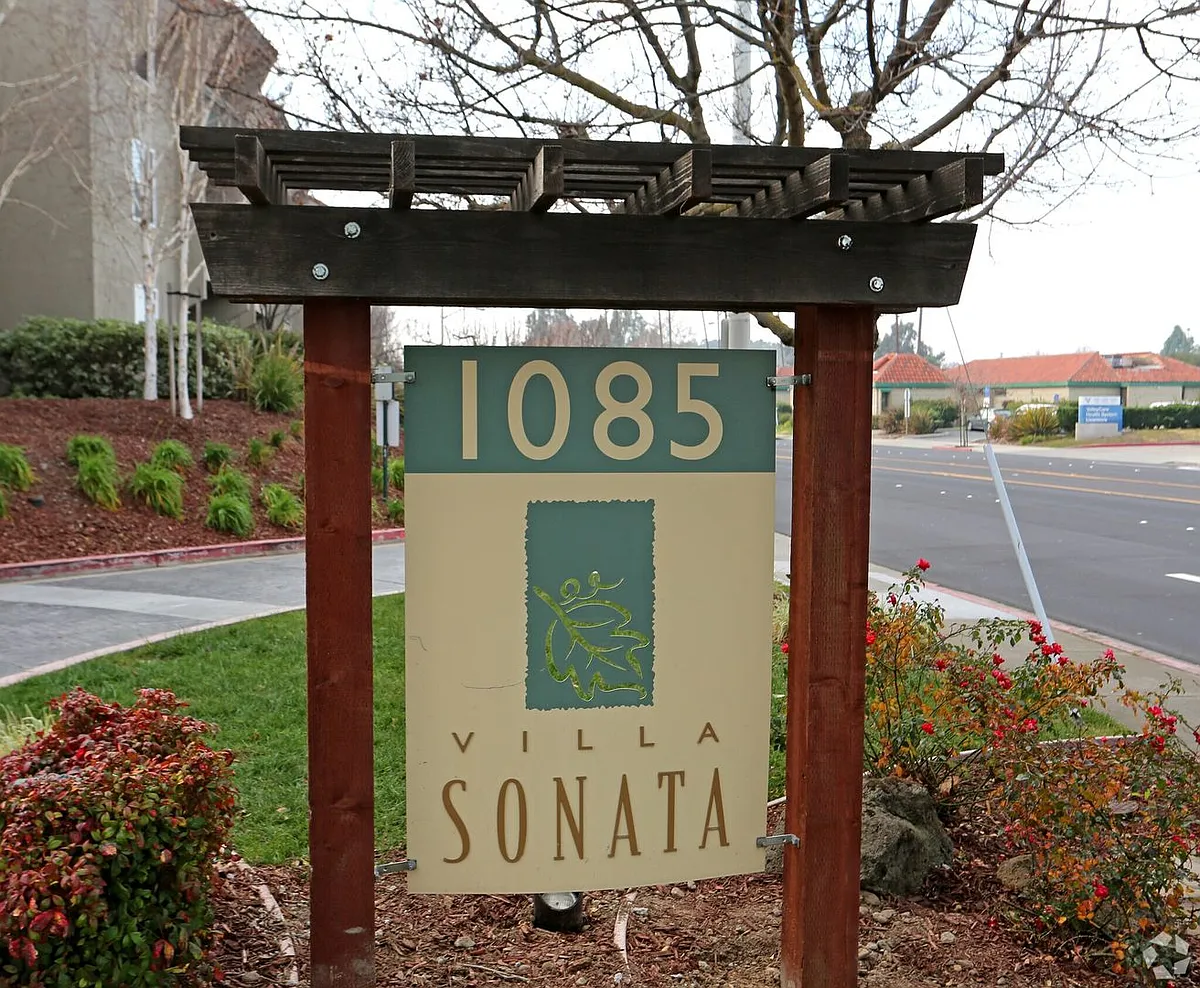 Building Photo - 1087 Murrieta Blvd #243