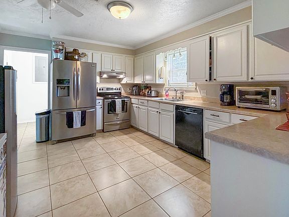 5th image of 1402 Meadowbrook Dr