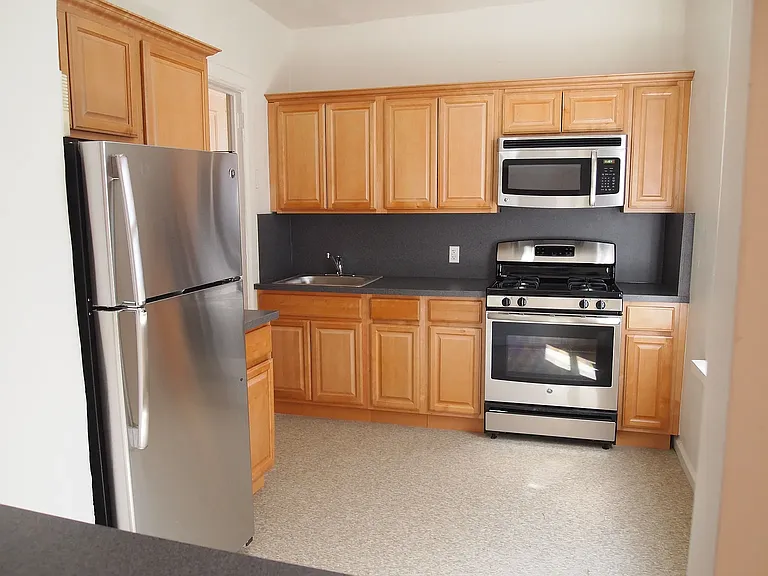 72 Seaman Ave #5E — Photo 1
