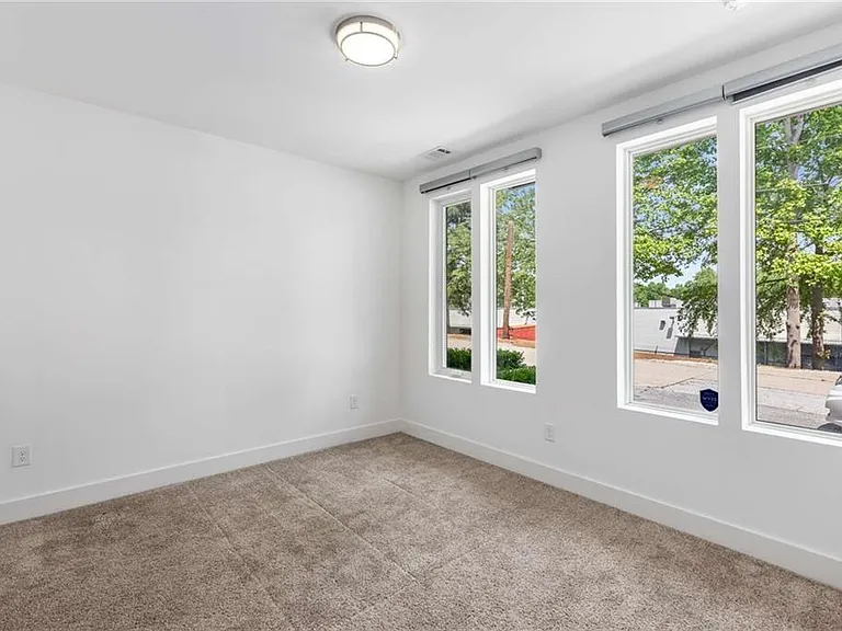 1225 Chelsea Cir NW — Photo 6