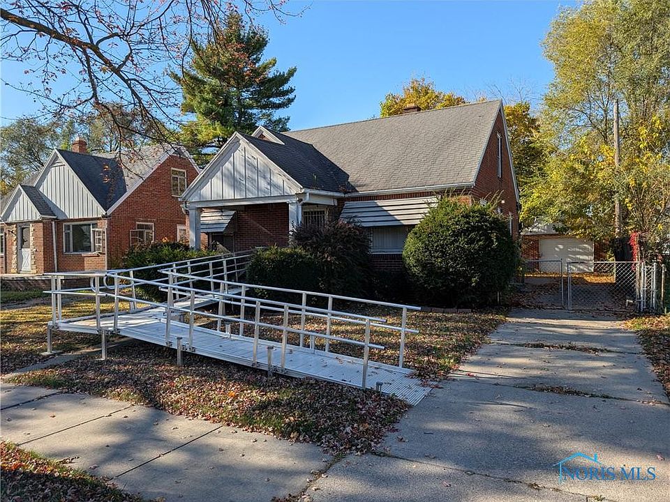 1st image of 3323 Blackstone Dr