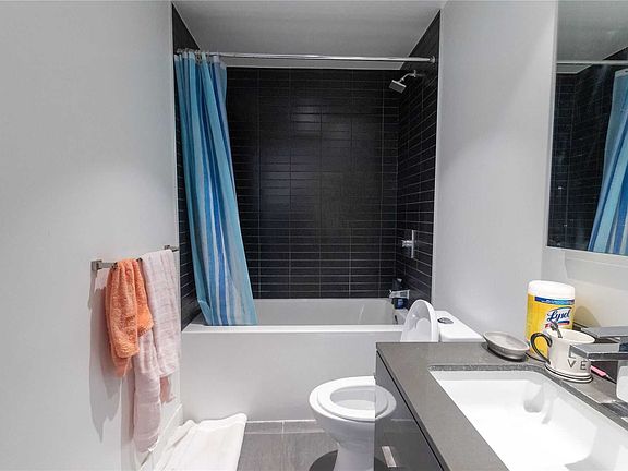 4th image of 7 Grenville St #1809