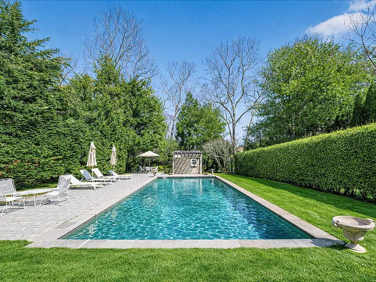 13 Sycamore Dr — Photo 1