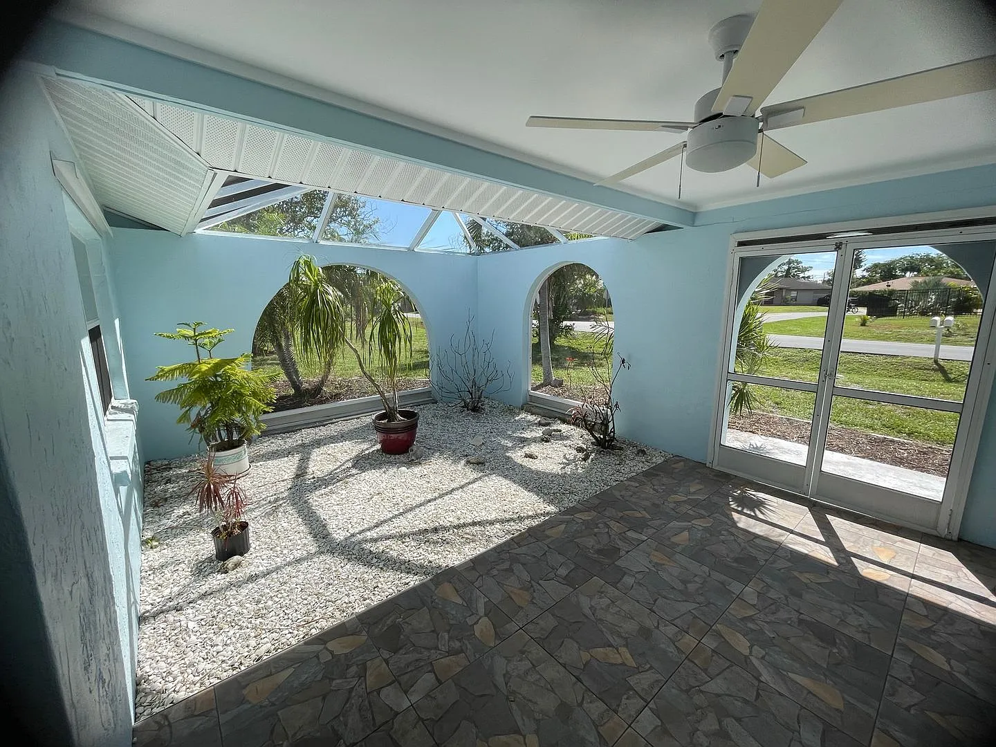 Charming, Move-In Ready 2BR/2BA Single-Family Home with Huge Fenced Yard in Venice! — Photo 2