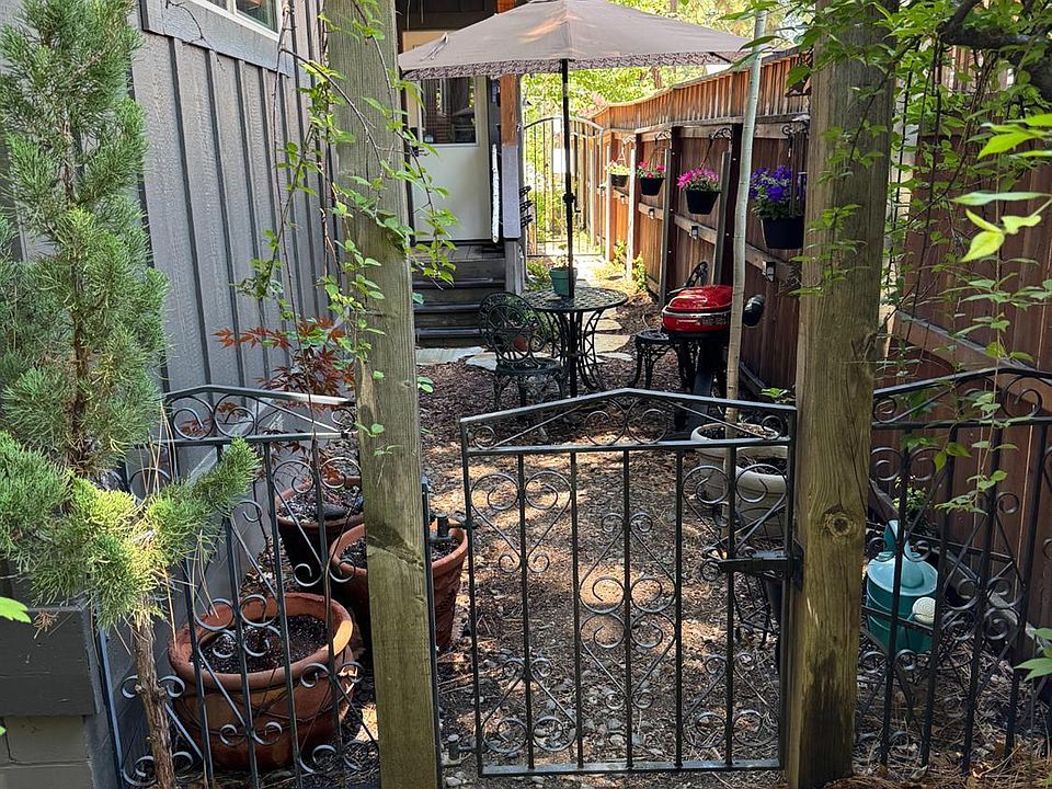 2nd image of 962 Modesto Ave