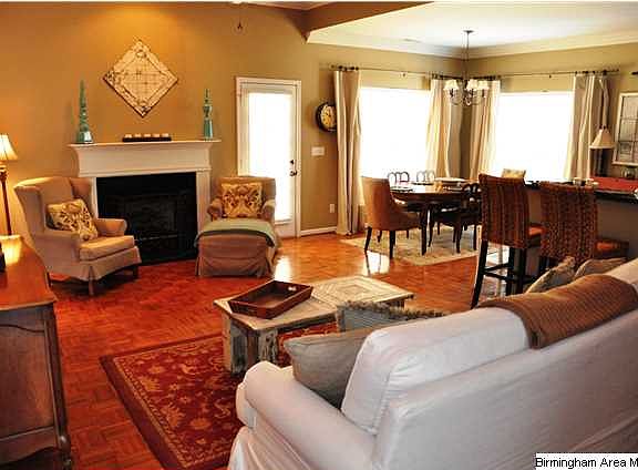 4th image of 1017 Castlemaine Dr