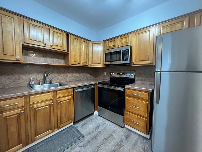5173 Pineland Ave — Photo 3