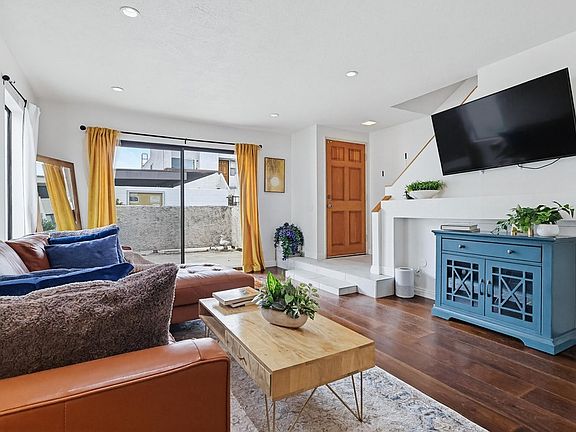 3rd image of 2680 N Lake Ave #8