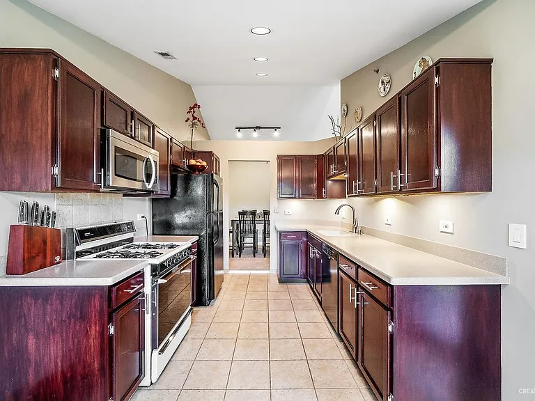 5S510 Scots Dr #17D — Photo 10
