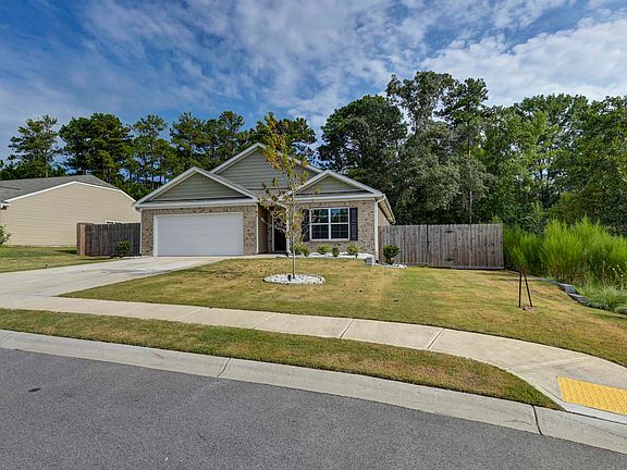 3rd image of 290 Carrington Dr