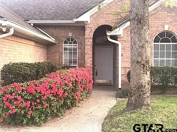 3305 Oak Village Dr, Tyler, TX 75707