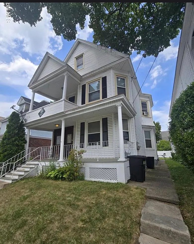 3 bed, 2620 sqft, $1,900 — Photo 1