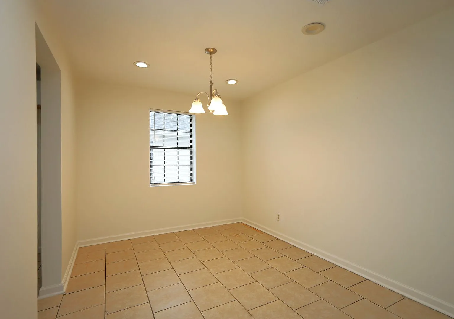 2816 Kirkwood Circle (HVP) — Photo 4