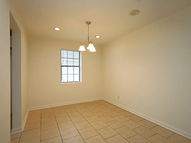 2816 Kirkwood Cir — Photo 4