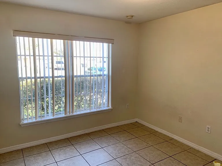 606 Robin Ln — Photo 14