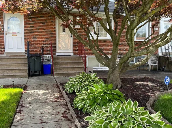 8449 Walker St, Philadelphia, PA 19136