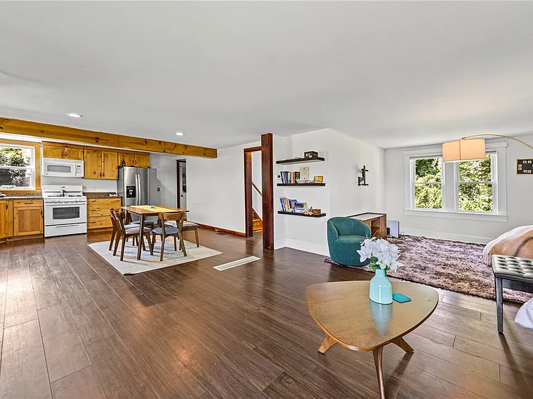 393 Mendon Center Rd — Photo 5