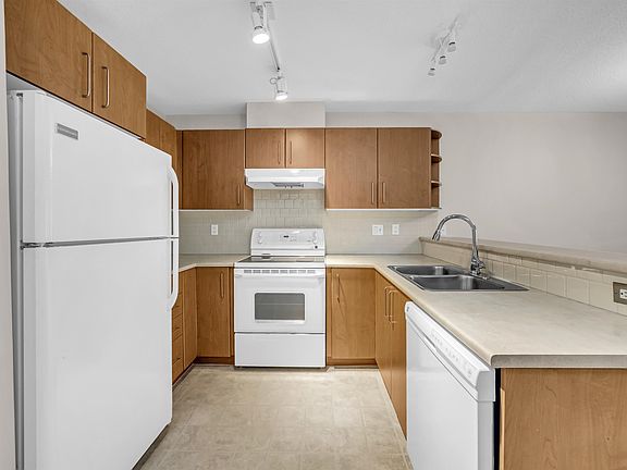 3rd image of 7330 Salisbury Ave #311