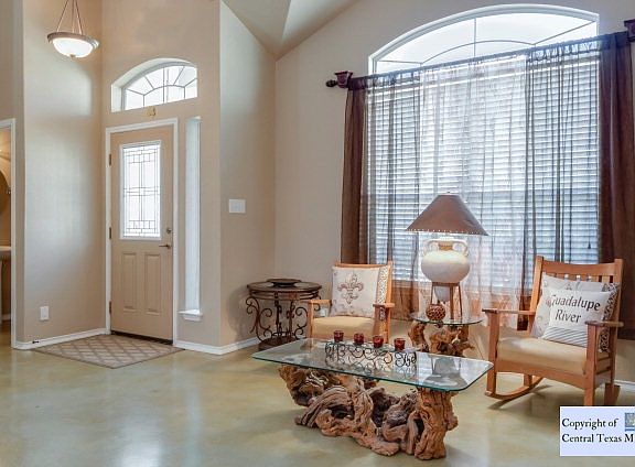 4th image of 629 Magdalena Ln