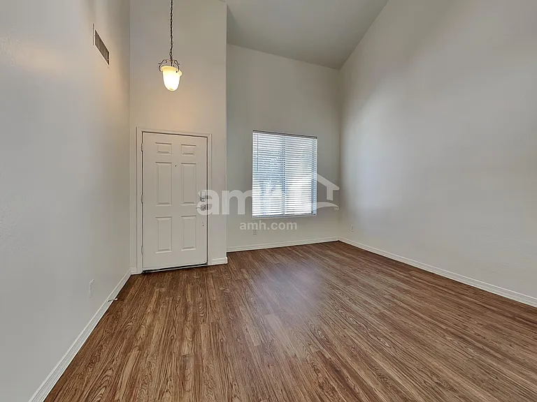 17403 W Langer Ln — Photo 8