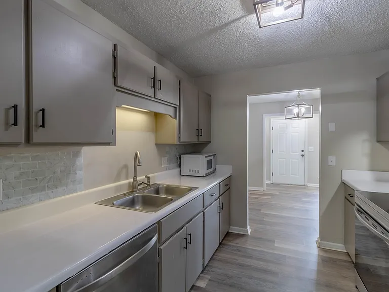 1103 Ballard Dr — Photo 5