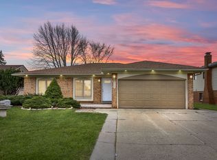 3434 Gloucester Dr, Sterling Heights, MI