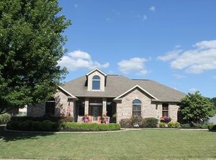 104 N Greenland Ln, Yorktown, IN 47396