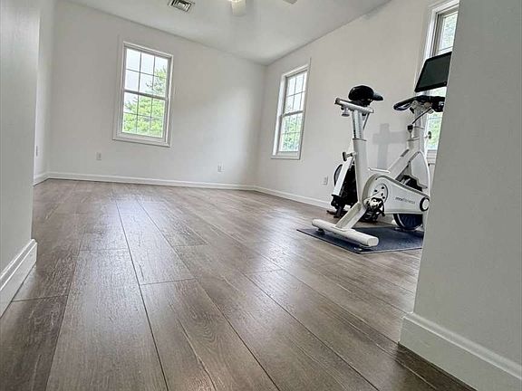 5th image of 21 Forestview Dr