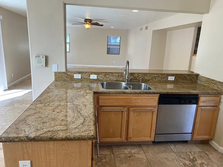 12777 N Lantern Way — Photo 9