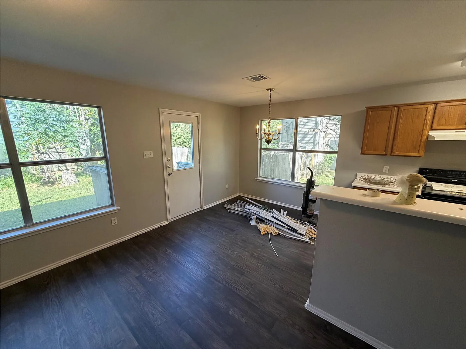 3 bed, 2.5 bath, 2450 sqft, $1,895 — Photo 3