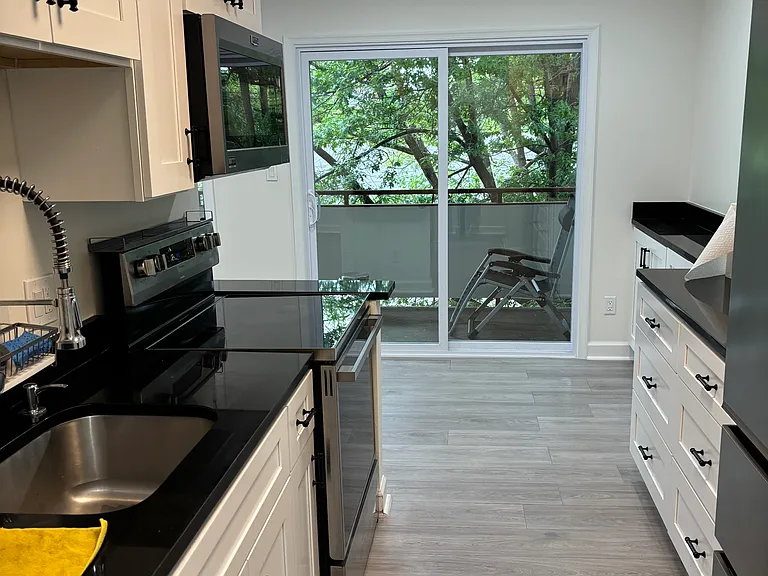 6435 Richmond Hwy #302 — Photo 20