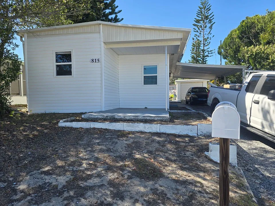 815 Saint Charles Dr