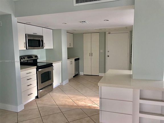 4th image of 1650 NE 115th St Penthouse 1