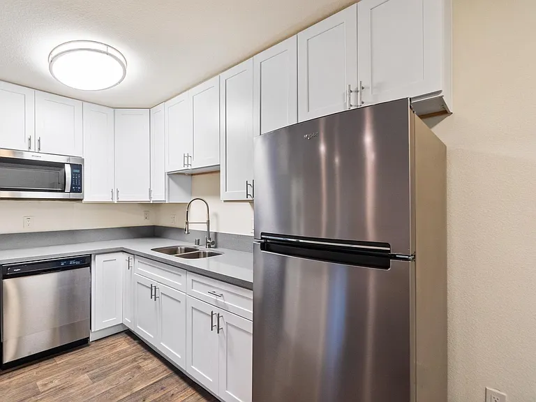 Mountain View Apartments — Photo 10