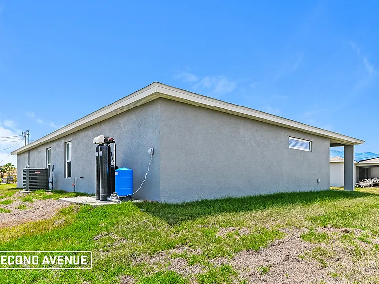 1511 NE 34th St — Photo 17