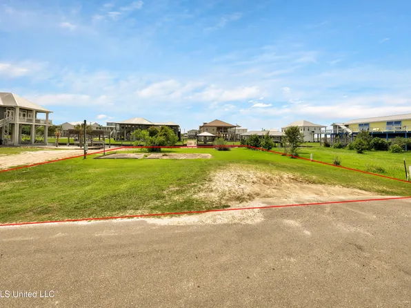 98 Wolfe St, Bay Saint Louis, MS 39520